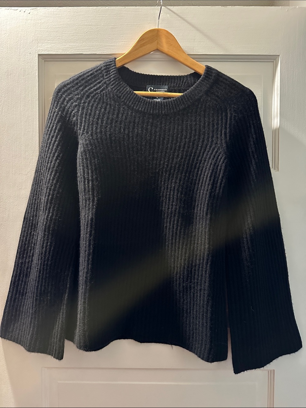 Cashmere Bloomingdale’s Black Ribbed Crewneck Sweater. Size Small